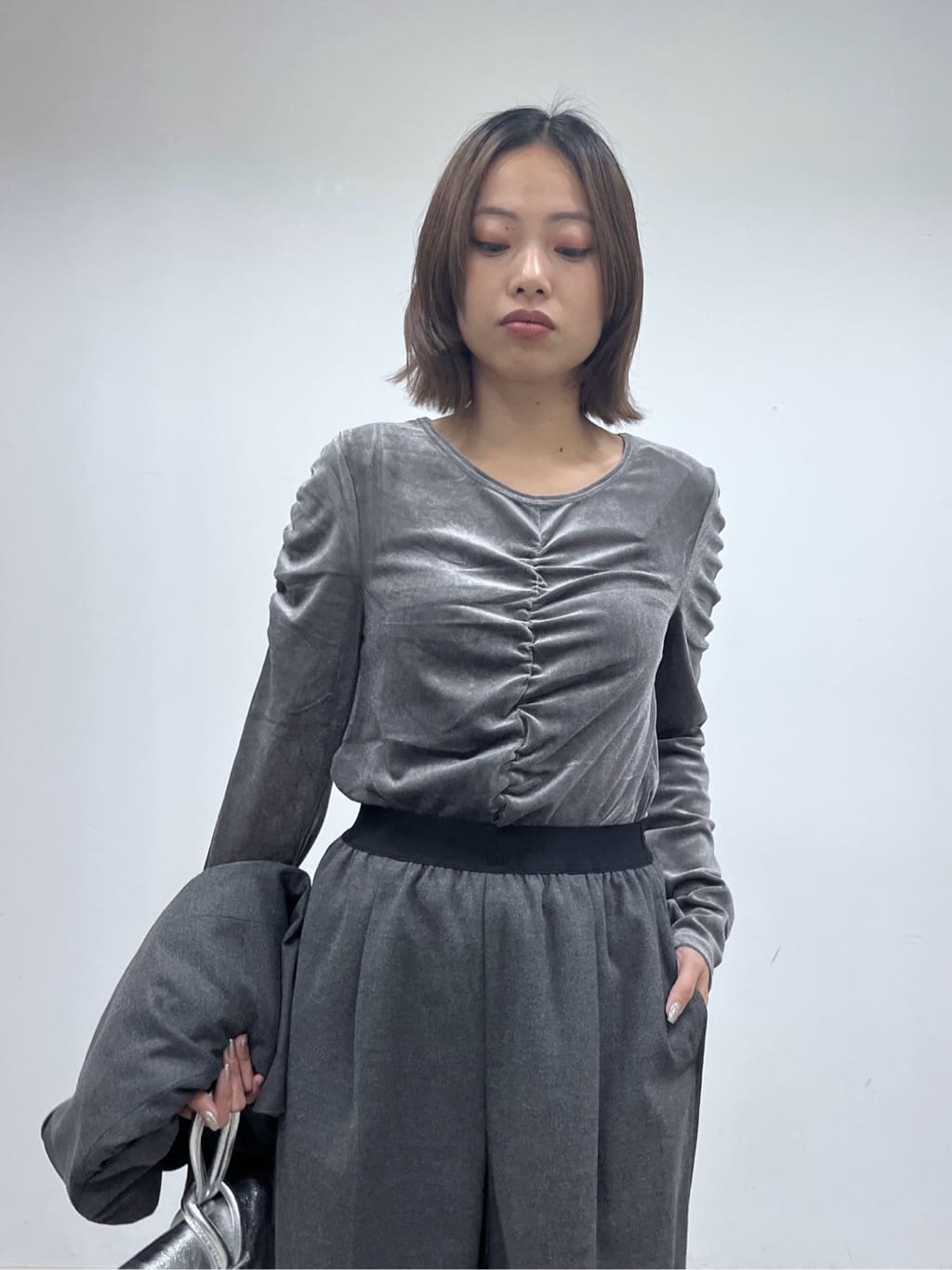 Harukaさんの「INDIVI｜【MILLELA FIRENZE】ループハンドルバッグ」を使ったコーディネート