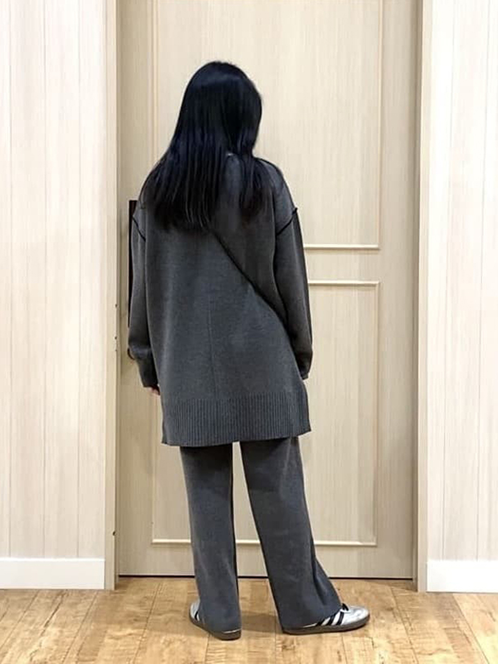ERIさんの「SHOO･LA･RUE｜【洗濯機可/毛玉レス】上品に体型カバー チュニックニットワンピース」を使ったコーディネート