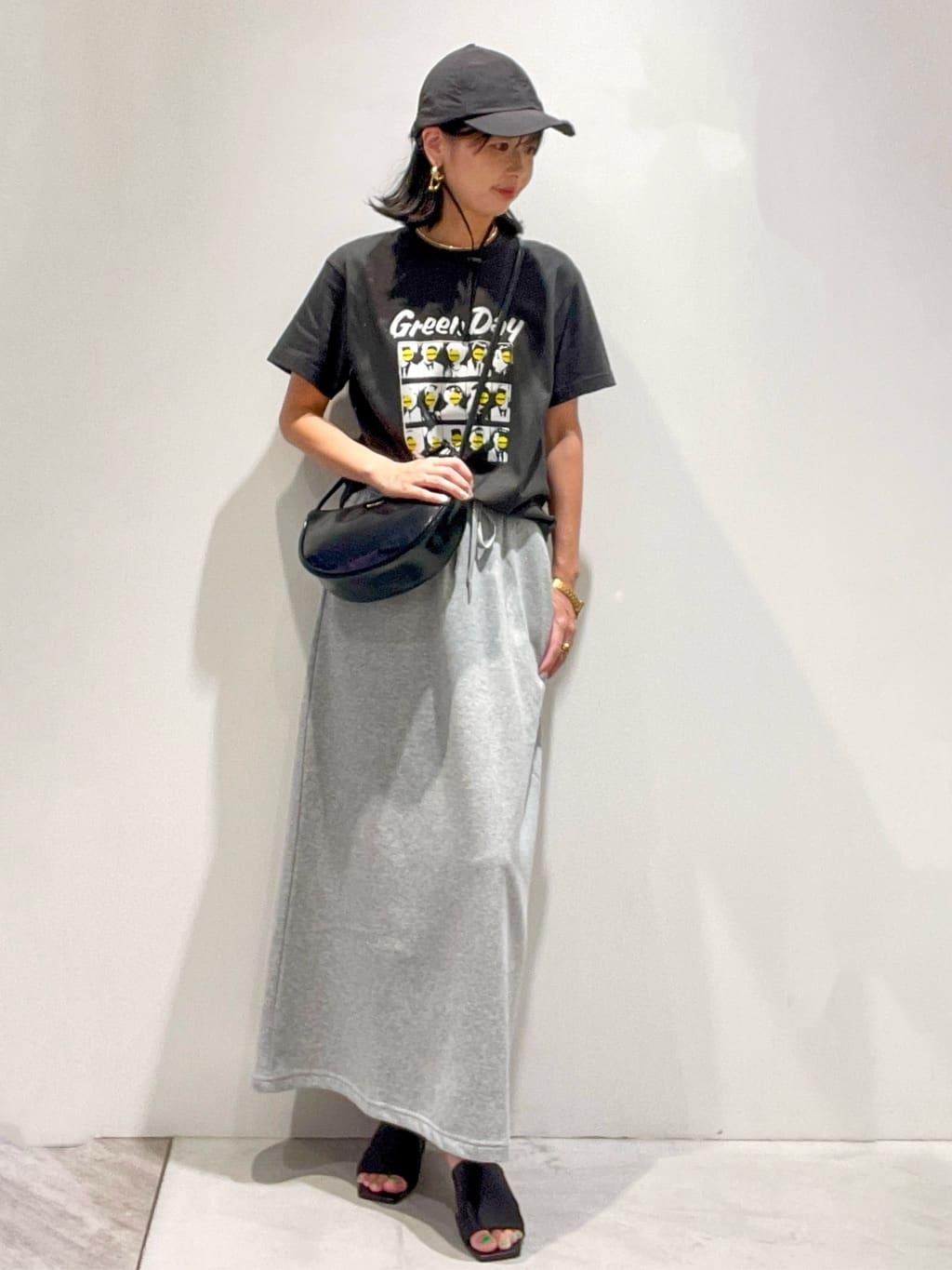 あいさんの「OPAQUE.CLIP｜ロックTシャツ別注アソート【GREEN DAY／METALLICA／THE BEATLES】」を使ったコーディネート