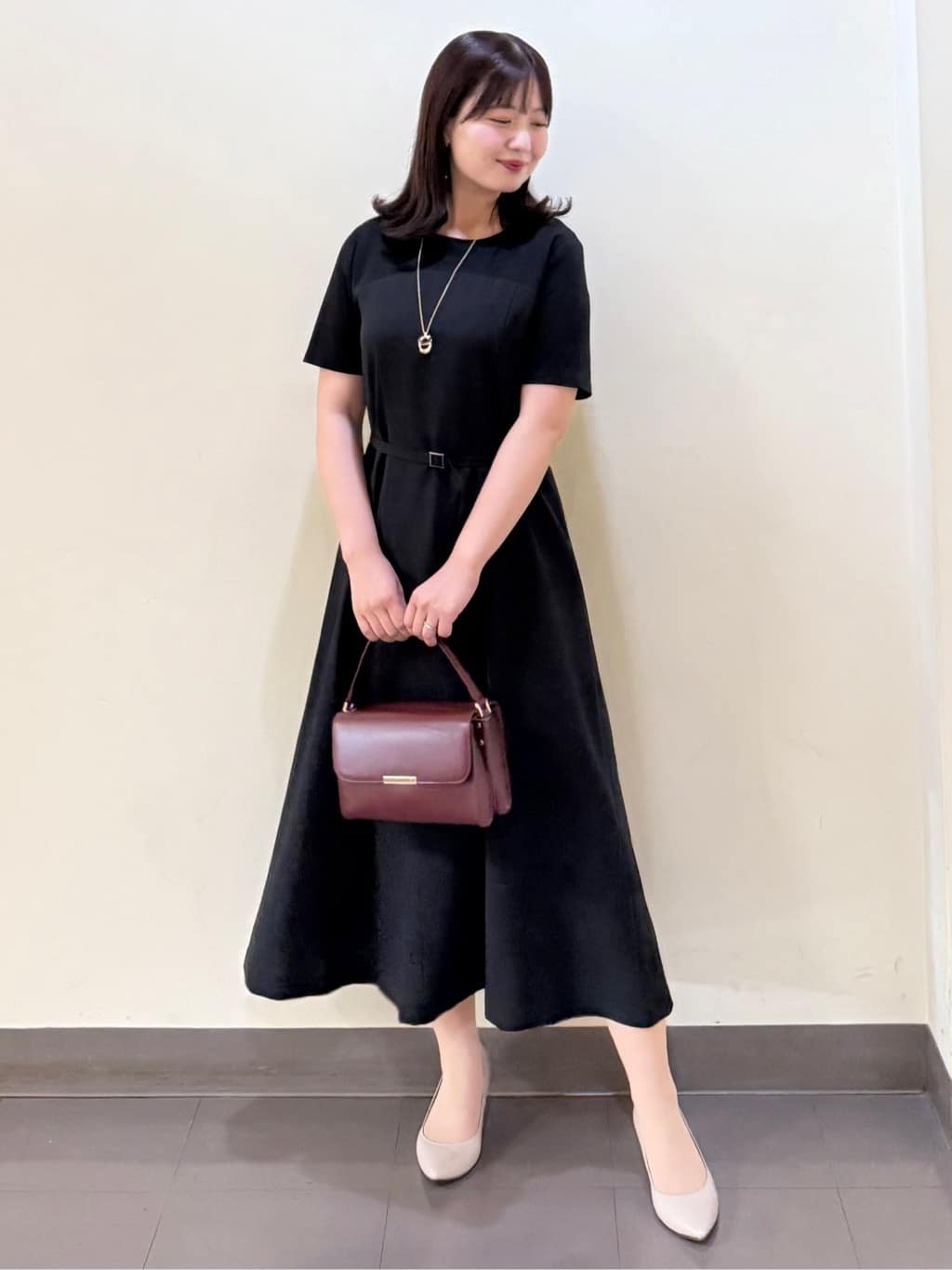 いくみさんの「UNTITLED｜【きれいめカジュアル/セミフレア】異素材ドッキングワンピース」を使ったコーディネート