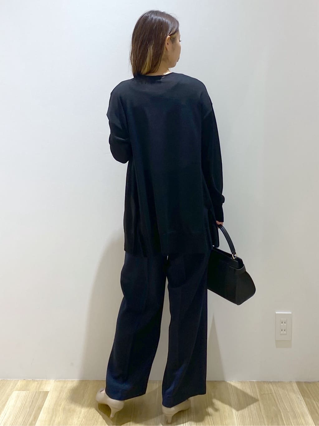 えりさんの「OPAQUE.CLIP｜ミドル丈トッパーニットカーディガン【洗濯機洗い可／接触冷感／抗ピル】」を使ったコーディネート