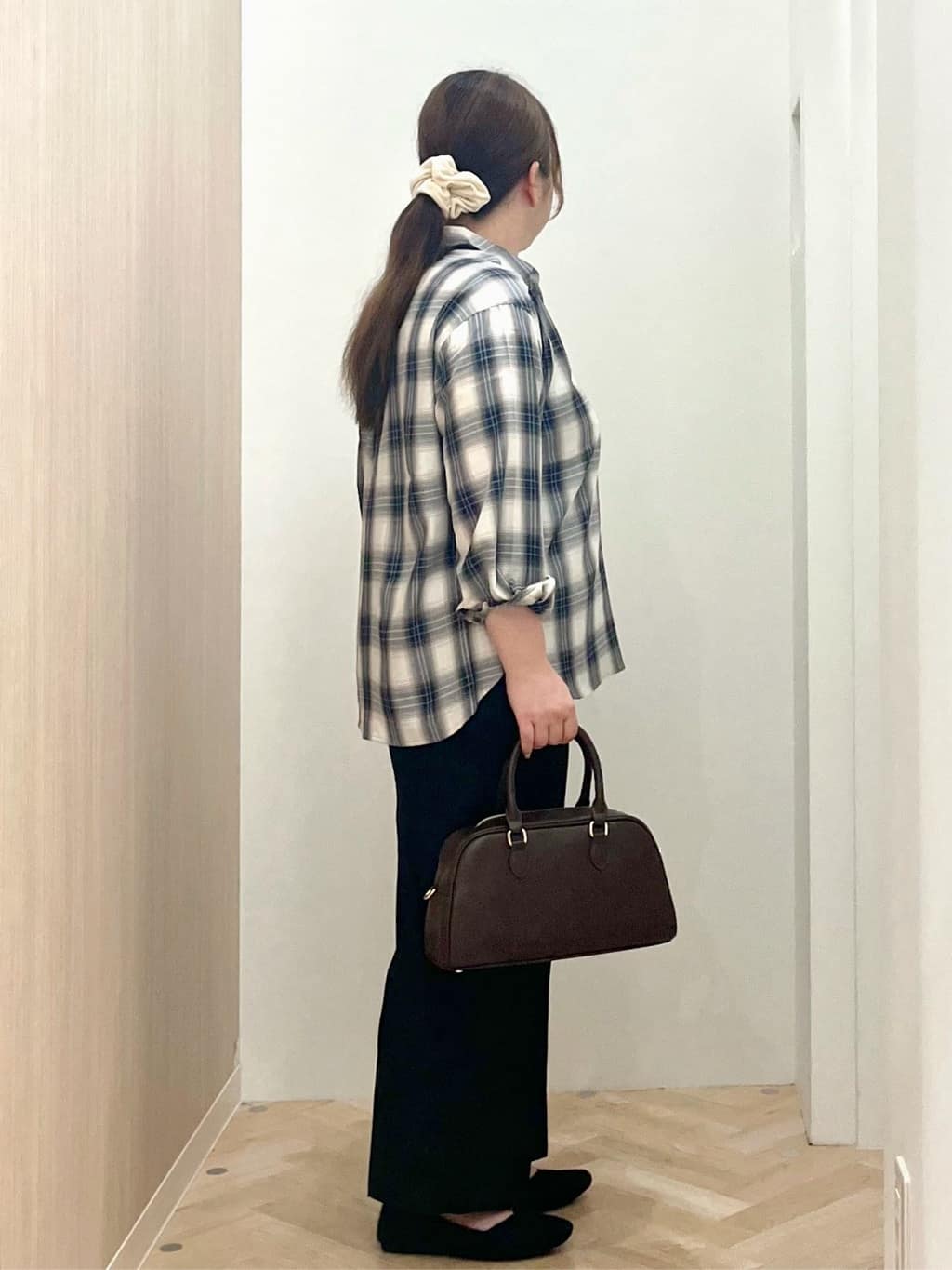 akariさんの「grove｜今の季節にちょうどいい　オンブレーチェックシャツ」を使ったコーディネート