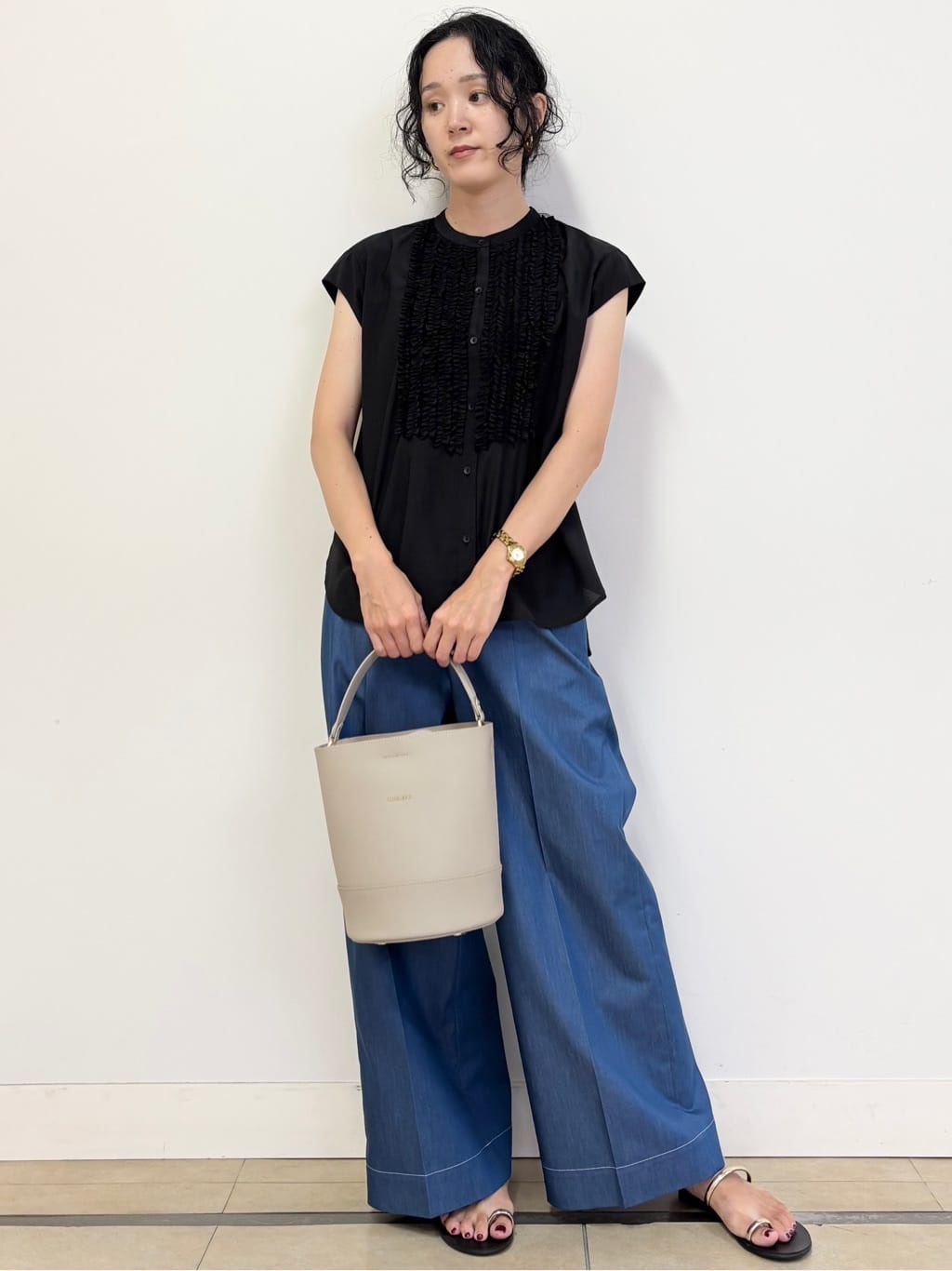 YOKOTAさんの「DRESSTERIOR｜シュリンクレザーバケットBAG」を使ったコーディネート