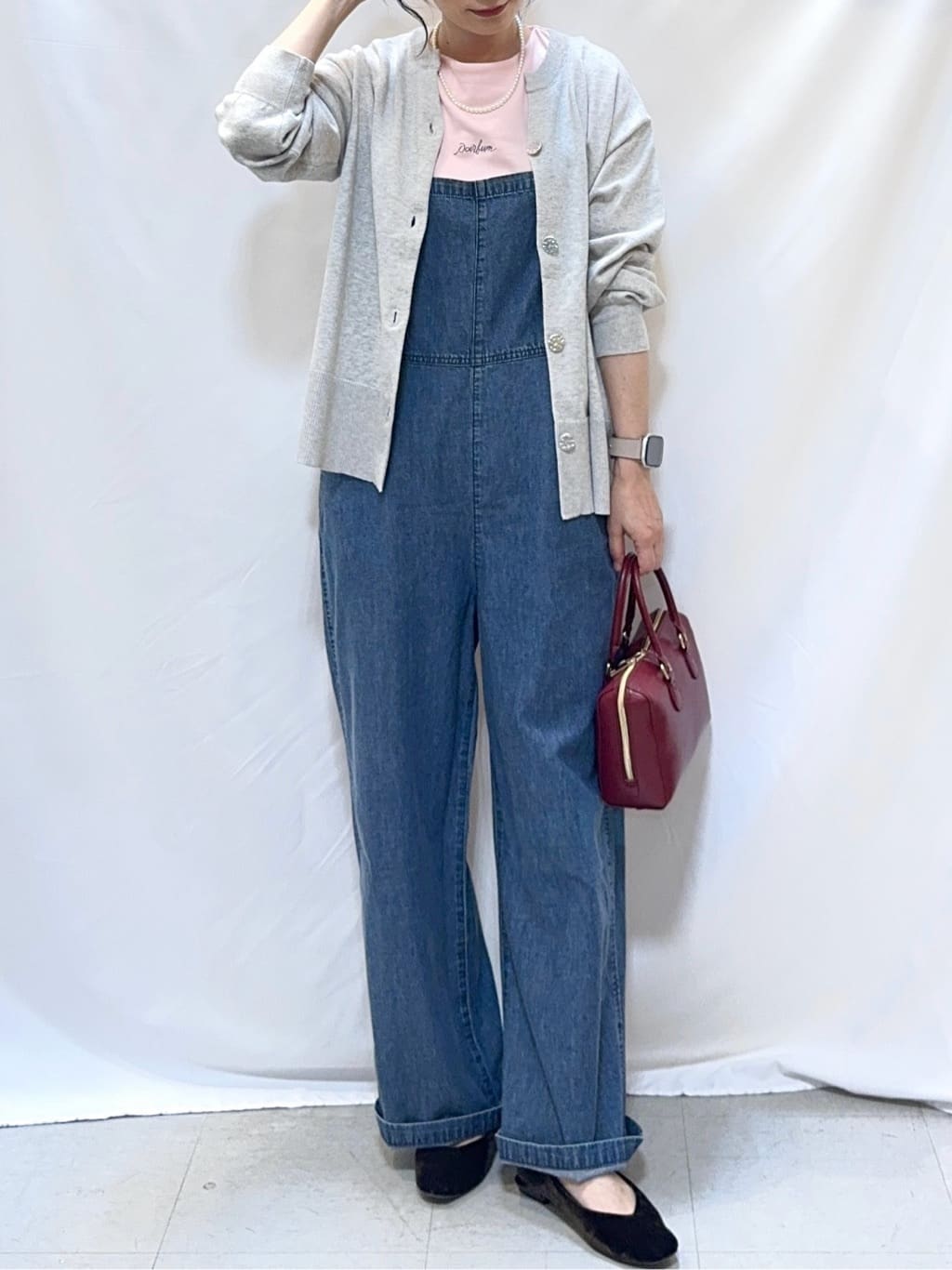 𝐇𝐢𝐫𝐨𝐦𝐢さんの「SHOO･LA･RUE｜【S-LL】美しく見せる ボートネックロンT」を使ったコーディネート