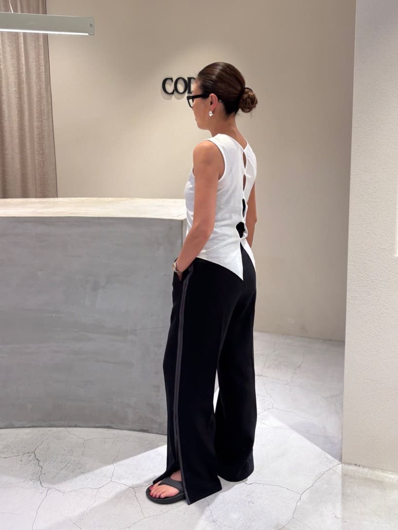 ibuさんの「CODE A｜line zip trousers」を使ったコーディネート