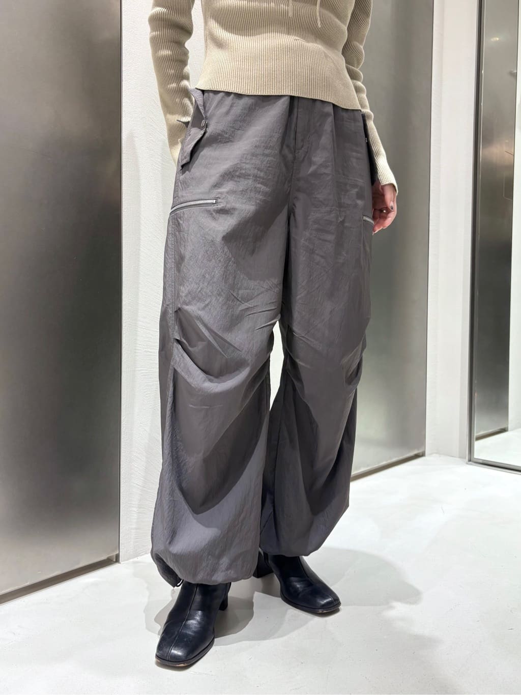 iwamiさんの「CODE A｜Airy volume cargo」を使ったコーディネート