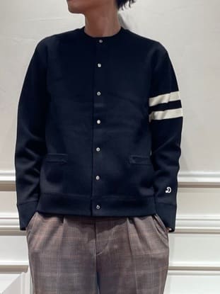 橋本さんの「DRESSTERIOR｜◆ウォッシャブル アームライン ラウンドカーディガン」を使ったコーディネート