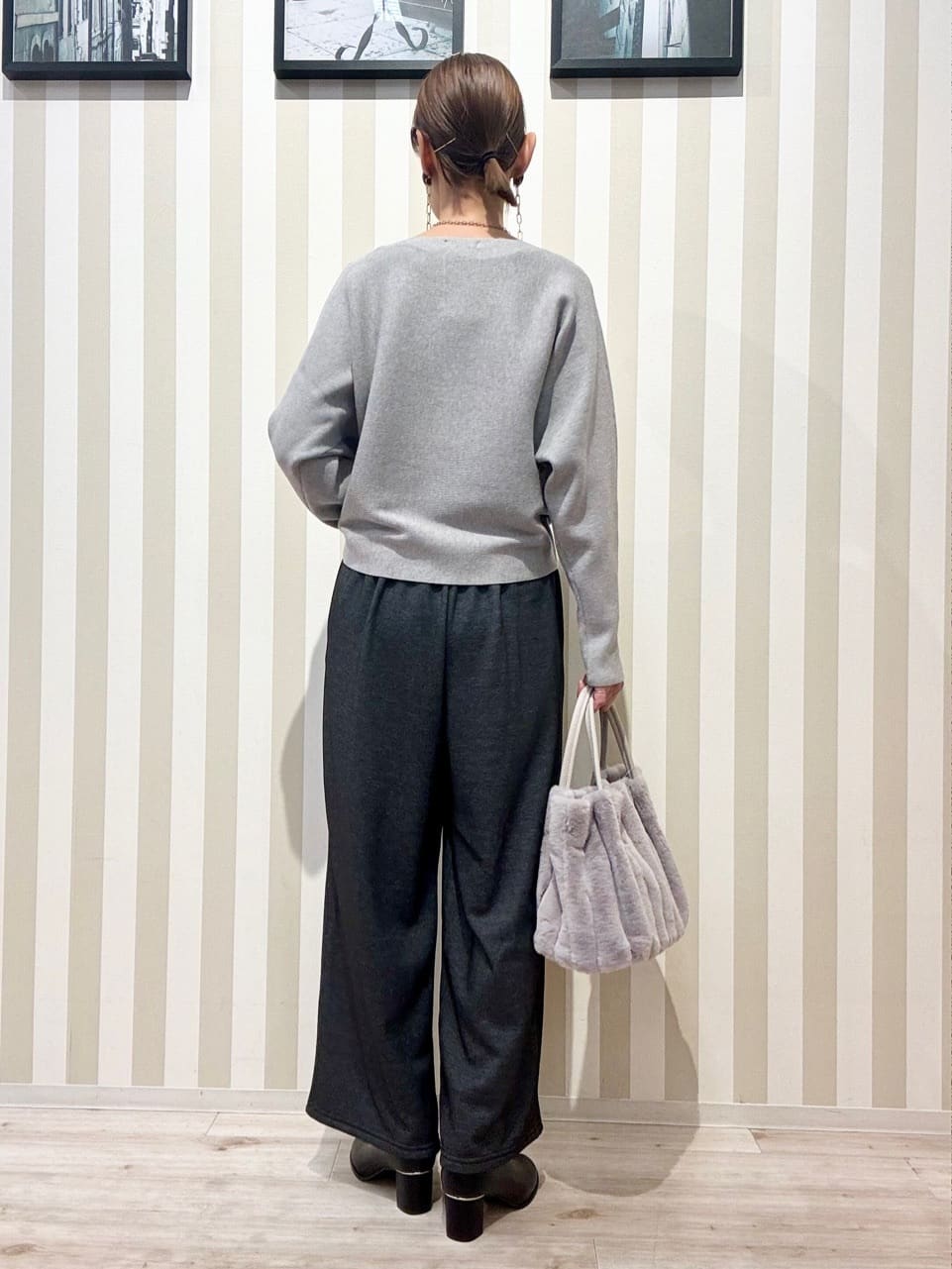 まつこさんの「SHOO･LA･RUE｜【高レビュー】デニム見え 裏起毛ワイドパンツ」を使ったコーディネート