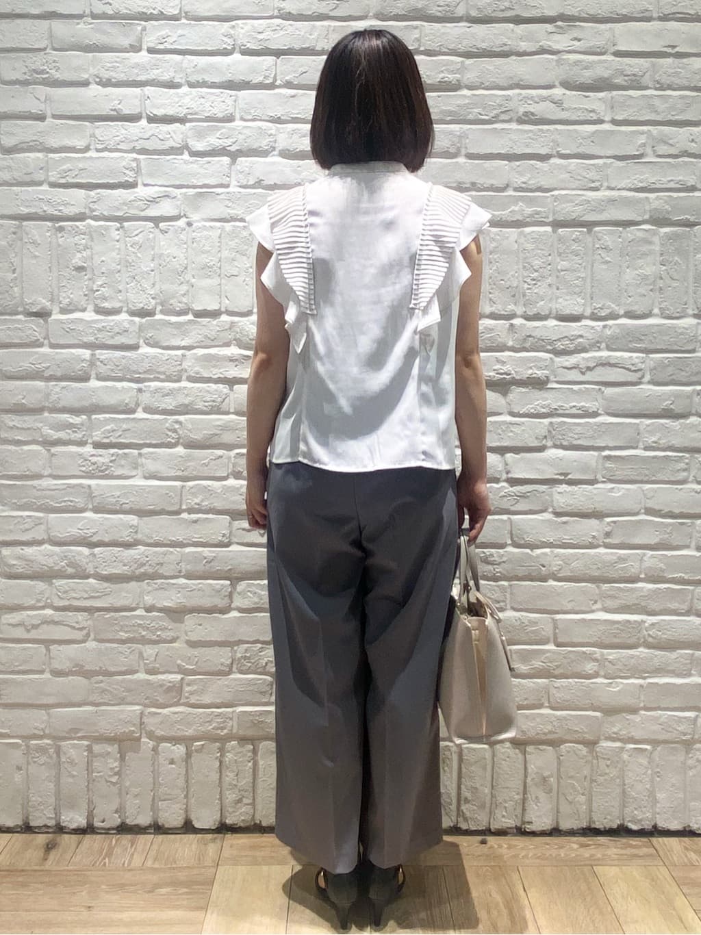 kimiさんの「index｜ラップストレートパンツ【接触冷感／抗ピル／洗濯機洗い可／イージーアイロン】」を使ったコーディネート
