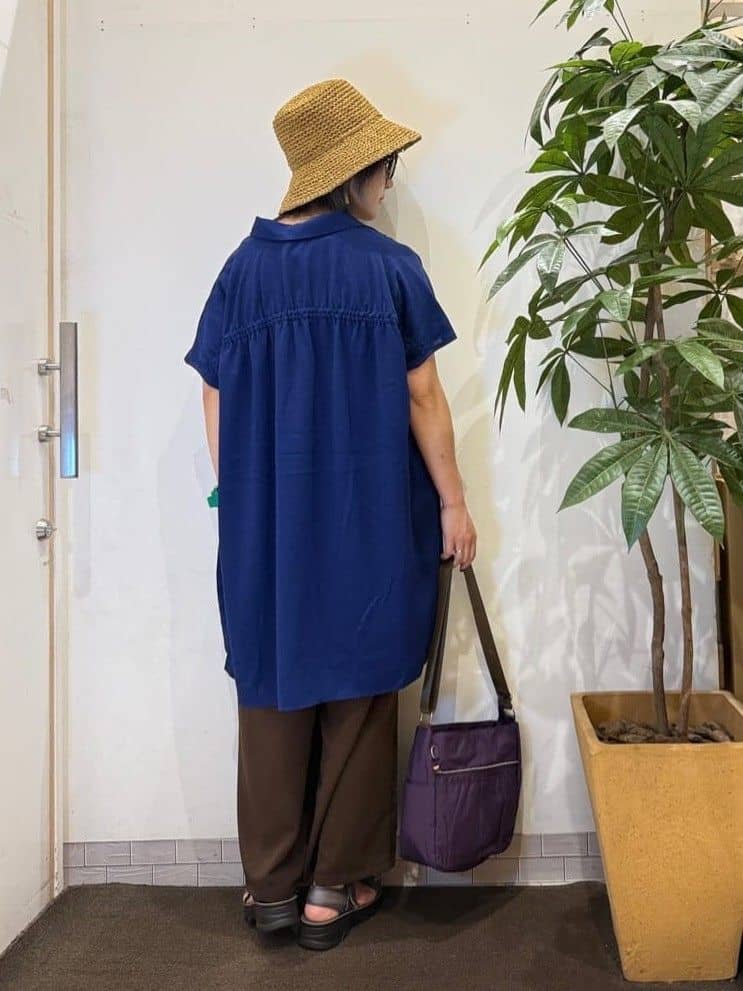 misakiさんの「SHOO･LA･RUE｜【S-LL/体型カバー】さらりとしたタッチが心地よい バックギャザーブラウス」を使ったコーディネート