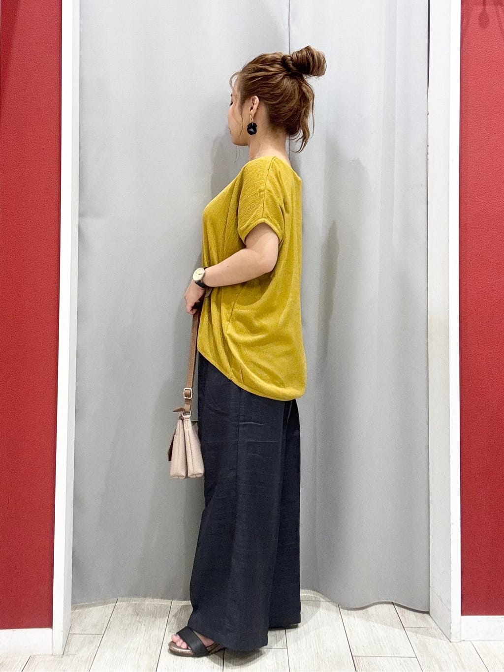 shioさんの「SHOO･LA･RUE｜【S-LL】ブラウス見えする 軽やかな着心地の しぼしぼトップス」を使ったコーディネート