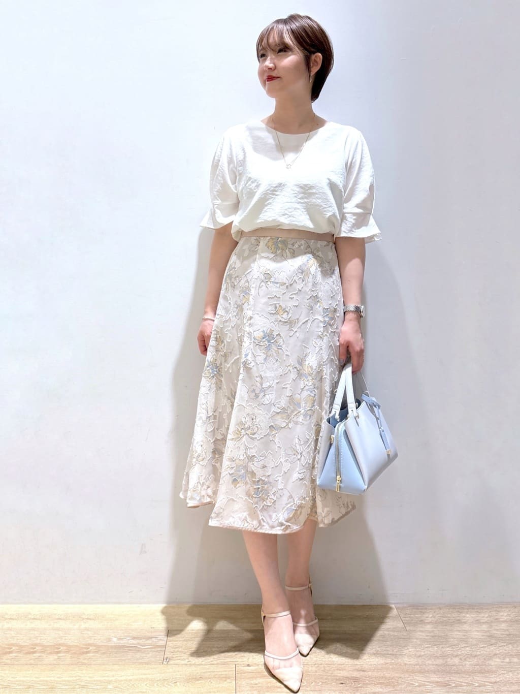 mizukiさんの「index｜《8色展開／XS-LLサイズ》タックパフスリーブブラウス【洗濯機洗い可／吸水速乾／防シワ／抗ピル】」を使ったコーディネート