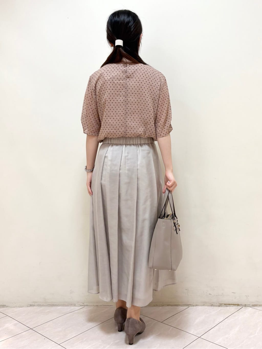 mikiさんの「Reflect｜【マシンウォッシュ可／セットアップ可】コツキ柄プリントブラウス」を使ったコーディネート