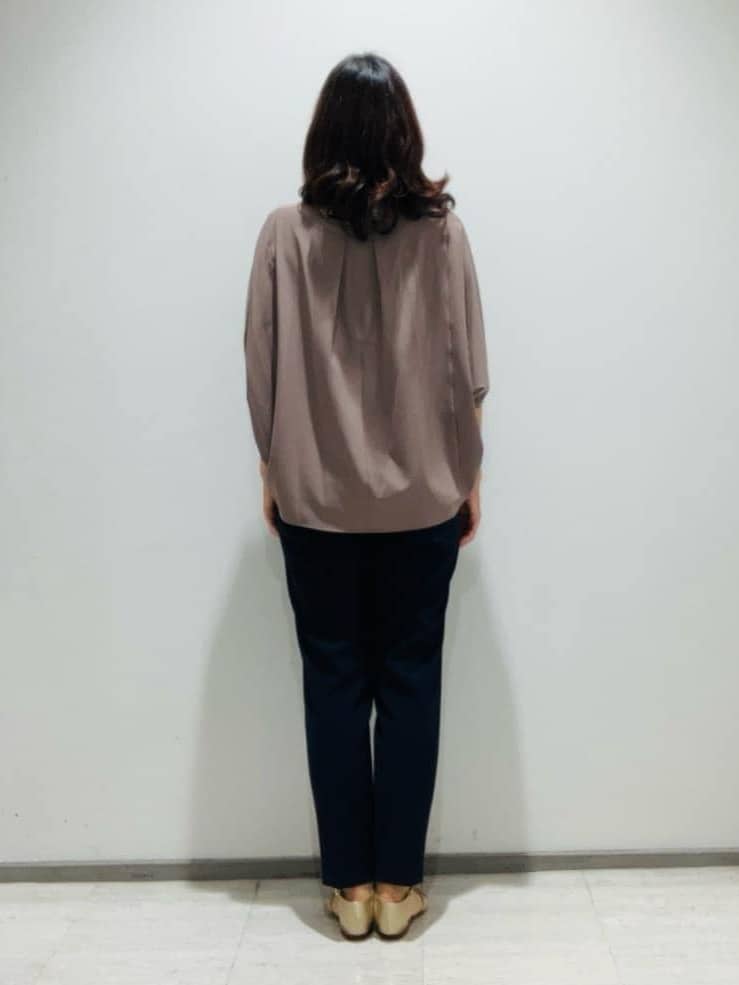 fujiさんの「INDIVI｜【体型カバー/SETUP可能】ジョーゼット　ドルマンブラウス」を使ったコーディネート
