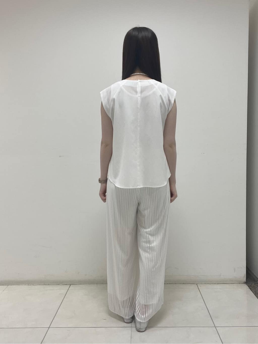 mさんの「INDIVI｜【軽く羽織れる】ボレロカーディガン」を使ったコーディネート