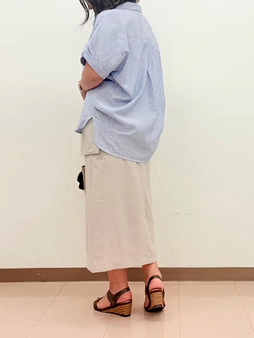 haruさんの「SHOO･LA･RUE｜【S-LL/UV/接触冷感/抗菌防臭】体型を自然にカバー フレンチリネンブレンド襟付ドルマンシャツ」を使ったコーディネート