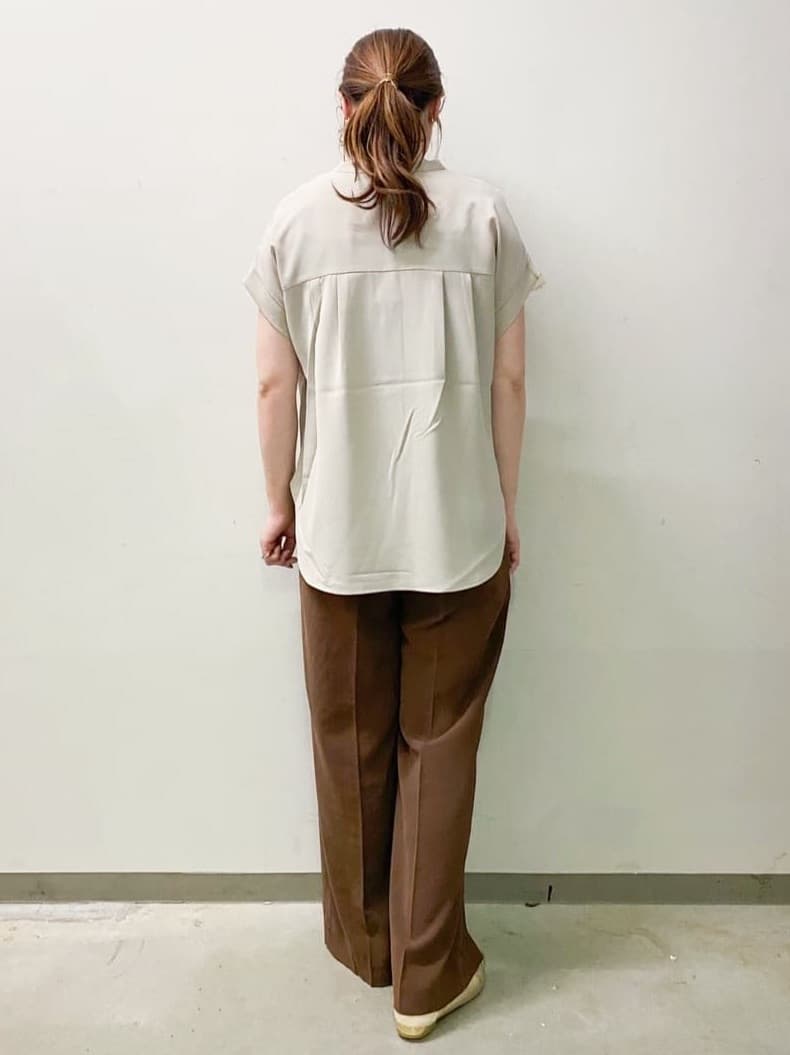 hamaさんの「OPAQUE.CLIP｜《7色展開／SS-LLサイズ》ストレッチスキッパーブラウス／セットアップ対応【洗濯機洗い可／防シワ】」を使ったコーディネート