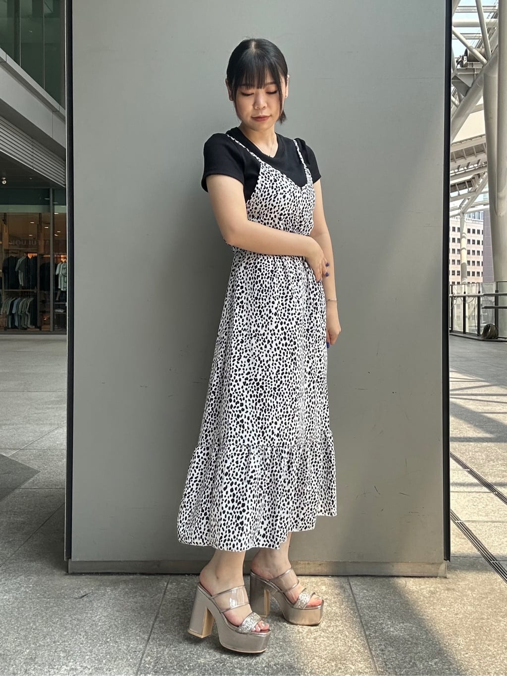 あずみさんの「ESPERANZA｜【ラク盛り／サンダル】リピーター続出／脚長美脚　ミュールサンダル」を使ったコーディネート