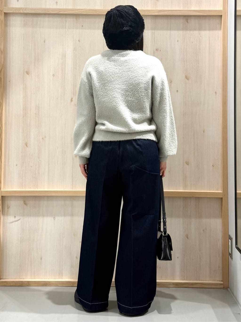 nanaさんの「THE SHOP TK｜【洗える】上品にきらめく フェザーラメニット」を使ったコーディネート