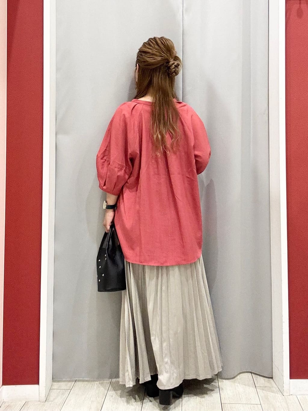 shioさんの「SHOO･LA･RUE｜【S-LL/洗濯後しわになりにくい】ランタンスリーブで女性らしく 5分袖スキッパーブラウス」を使ったコーディネート