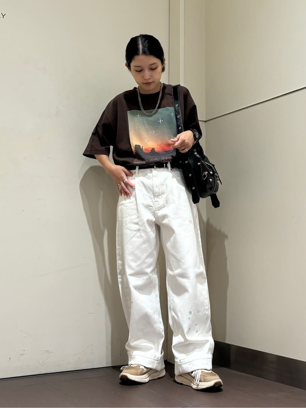Mgmさんの「tk.TAKEO KIKUCHI｜【FANCYシリーズ】スタッズクレセントショルダーバッグ」を使ったコーディネート