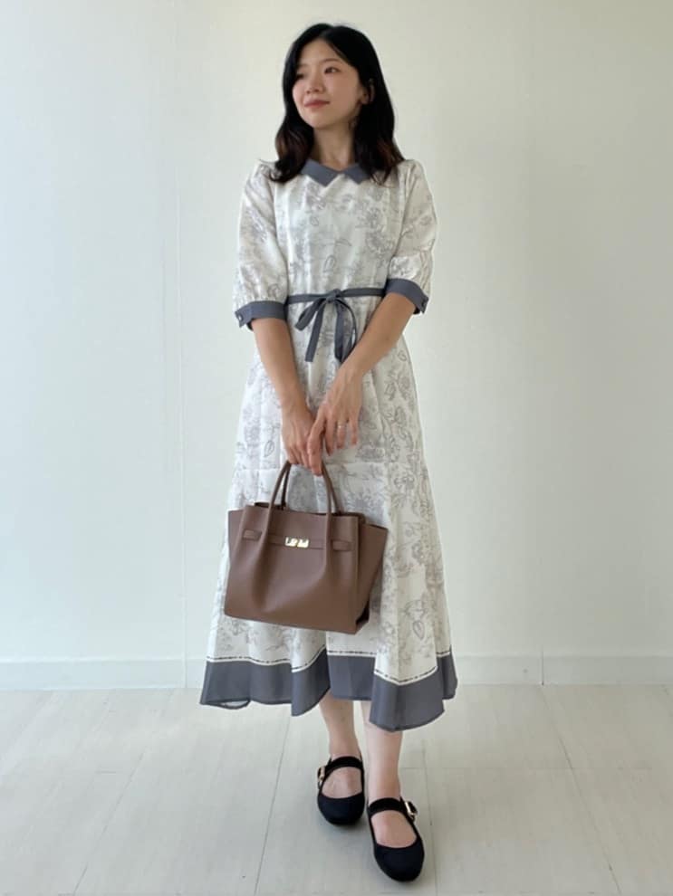 Mori Moriさんの「index｜2WAY パネルフラワーバイカラーワンピース【洗濯機洗い可／イージーアイロン】」を使ったコーディネート