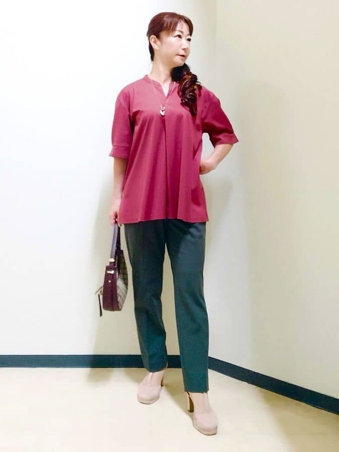 花さんの「Reflect｜【すっきり見え！長め丈／マシンウォッシュ可】スキッパーネックジャージトップス」を使ったコーディネート