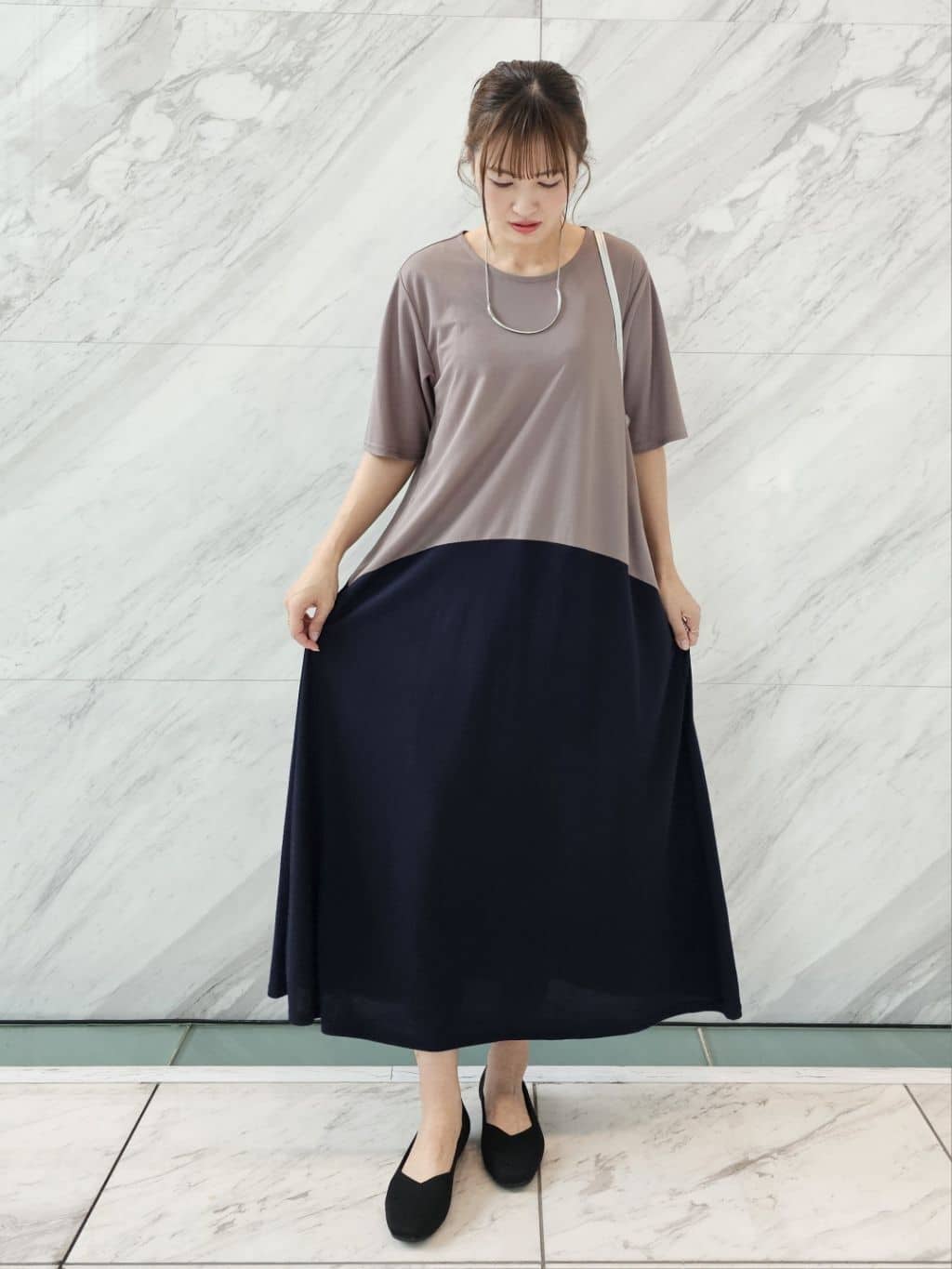 ゆゆさんの「SHOO･LA･RUE｜【ひんやり/体型カバー】さらりと着られる バイカラーAラインワンピース」を使ったコーディネート