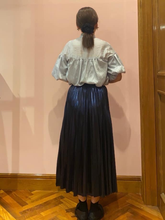 isoishiさんの「DRESSTERIOR｜◆【洗える/ストレッチ性/オンオフ】箔プリントプリーツスカート」を使ったコーディネート