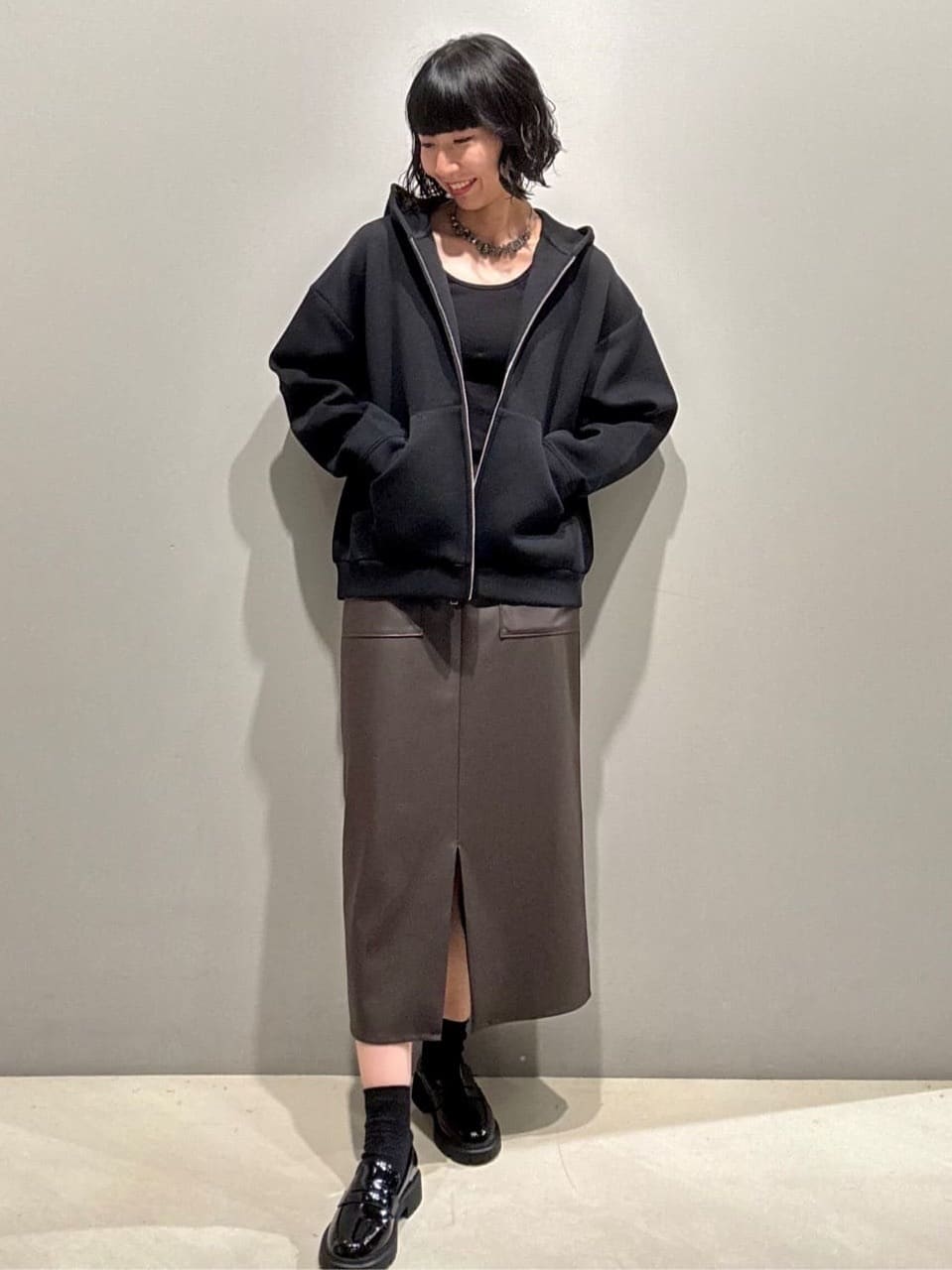 naoさんの「OPAQUE.CLIP｜ストレッチダブルポケットタイトスカート【洗える】」を使ったコーディネート