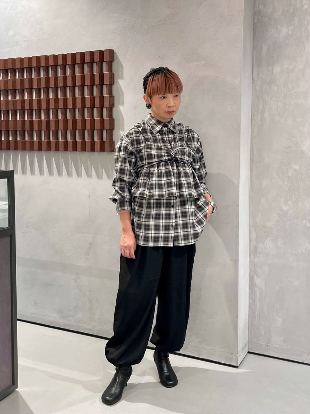 KOUさんの「INDIVI｜オンブレチェックシャツ」を使ったコーディネート