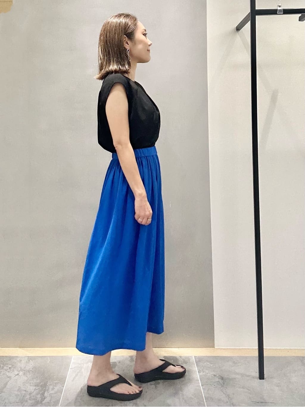 MAIさんの「INDIVI｜【クールエアー素材／UVケア／セットアップ可能】エアリーフレアパンツ」を使ったコーディネート