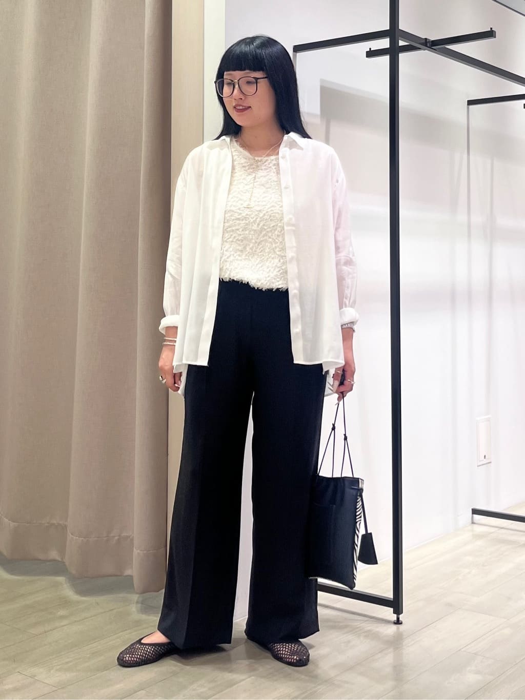 hasuさんの「INDIVI｜【体型カバー／清涼感】シアーオーバーシャツ」を使ったコーディネート