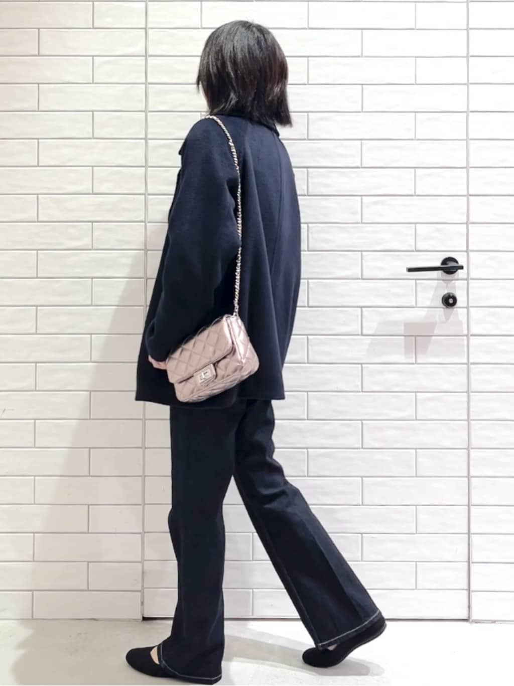 しおりさんの「OPAQUE.CLIP｜カシミヤブレンドウールミドルピーコート」を使ったコーディネート