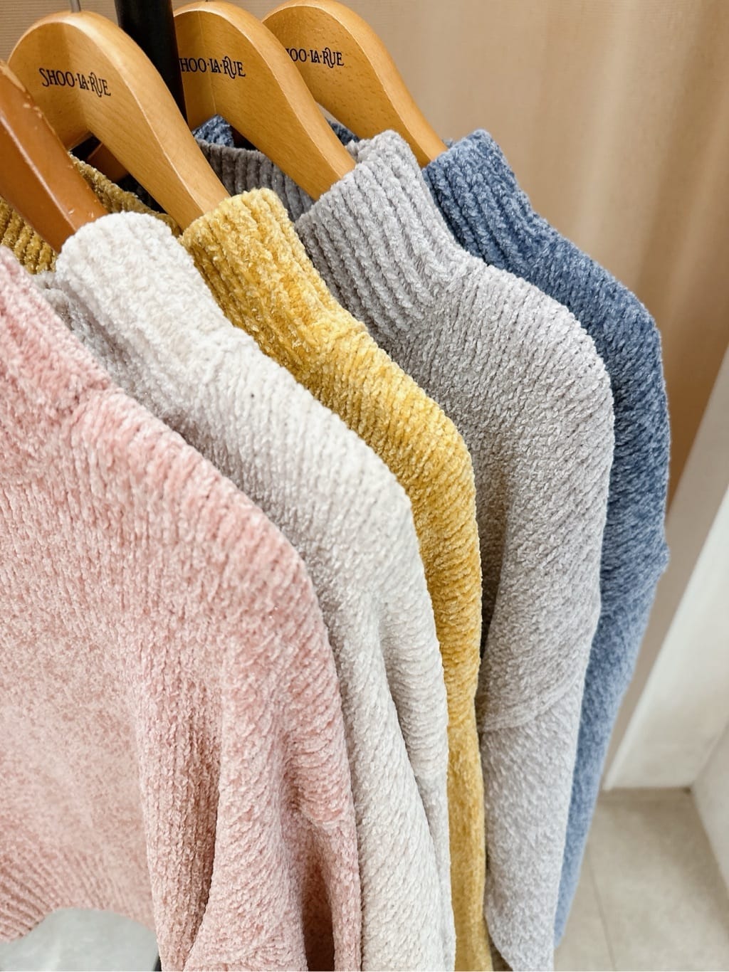 Yossyさんの「SHOO･LA･RUE｜【着丈選べる/きっと虜になる】あったかもちもち ワイドパンツ」を使ったコーディネート