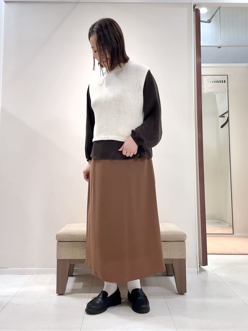 YUIさんの「UNTITLED｜【レイヤード/前ボタン】2WAYニットベスト」を使ったコーディネート