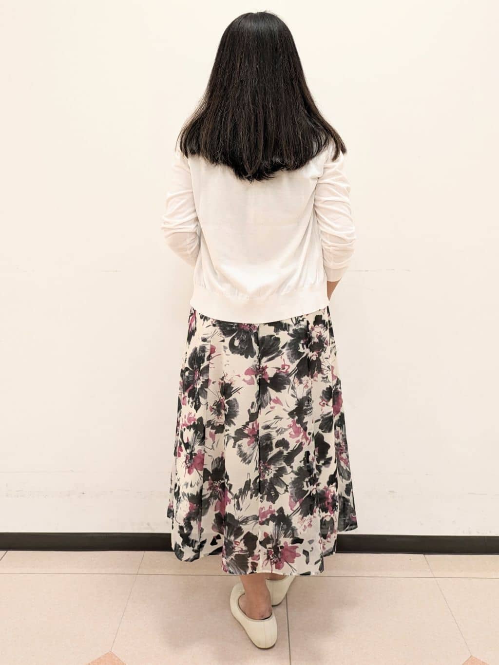 ともさんの「UNTITLED｜【シアー/エレガント/花柄/夏ワンピ】ペイントフラワーワンピース」を使ったコーディネート