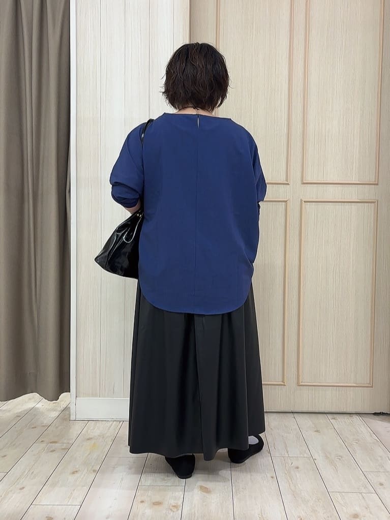 えりっこさんの「SHOO･LA･RUE｜【S-LL】大人の抜け感 合皮フレアスカート」を使ったコーディネート