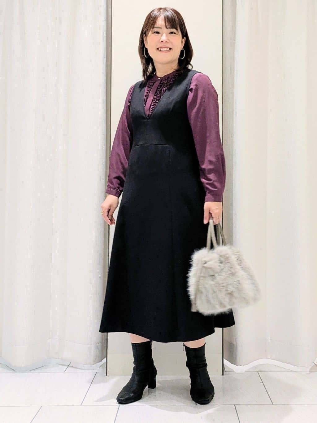 Onumaさんの「UNTITLED｜【1枚で着映え/オンオフ着回し】フリルサテンブラウス」を使ったコーディネート