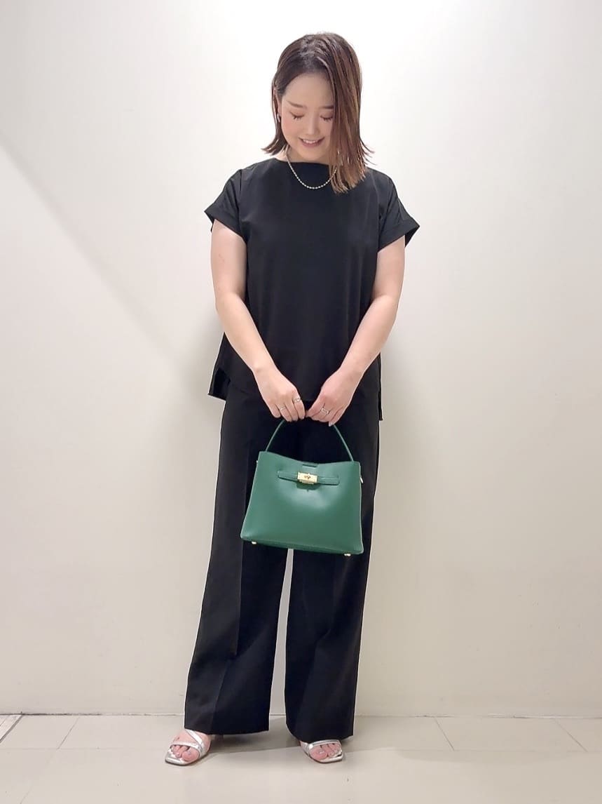 YUIさんの「UNTITLED｜【セットアップ可/はっ水/通勤】リラククール 半袖ブラウス」を使ったコーディネート