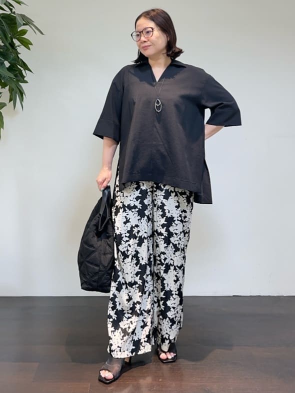 Asamiさんの「UNTITLED｜【UVカット/接触冷感/吸水速乾/ゆったり】V開きネックシャツ」を使ったコーディネート