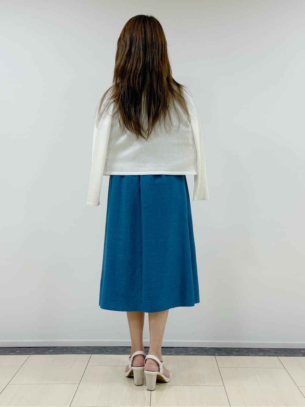 Annaさんの「COUP DE CHANCE｜【手洗い可/軽量】シンプルラメ混カーディガン」を使ったコーディネート