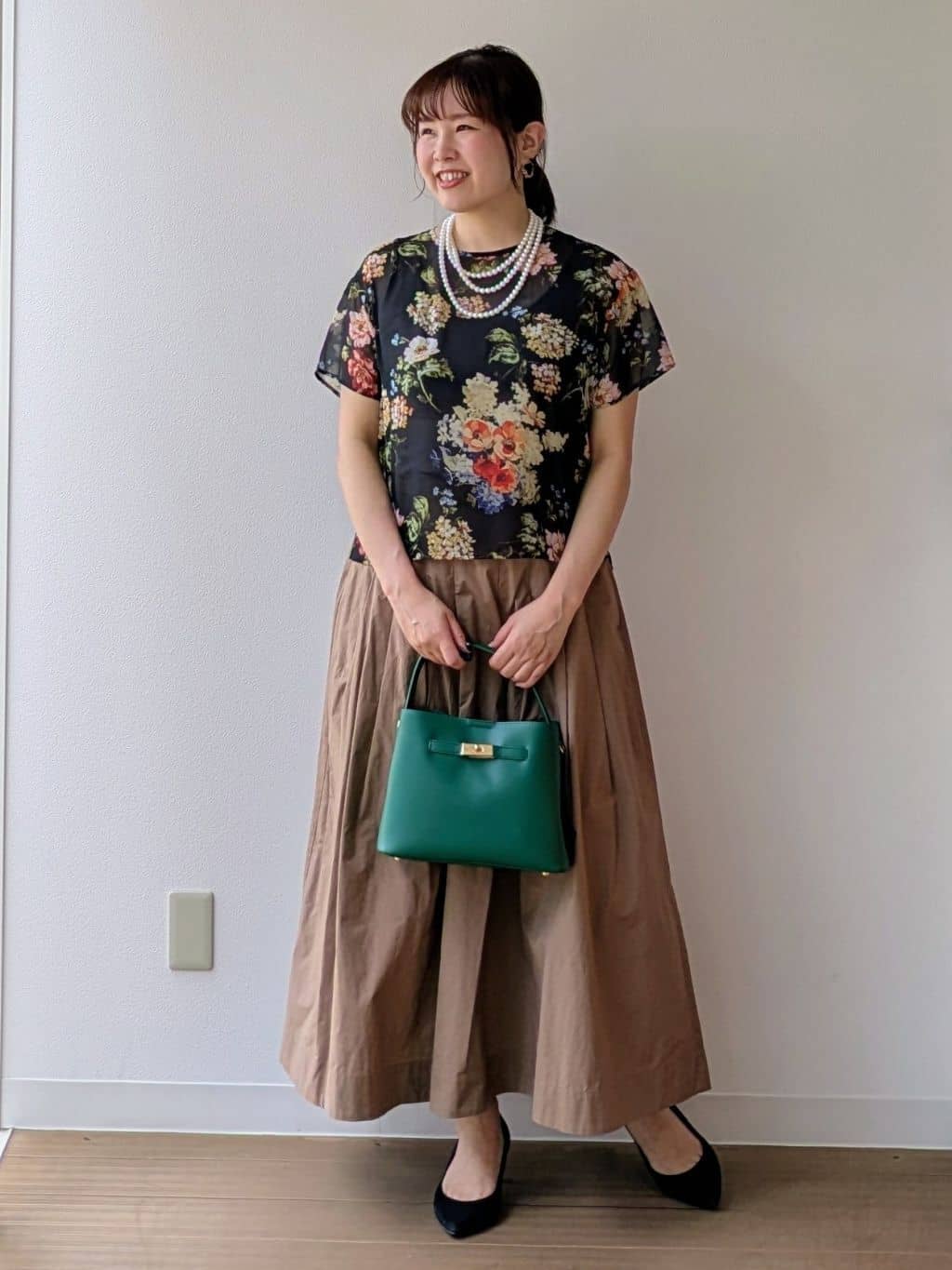 なみきさんの「UNTITLED｜【セットアップ可/花柄エレガント】アンティークフラワー柄ブラウス」を使ったコーディネート