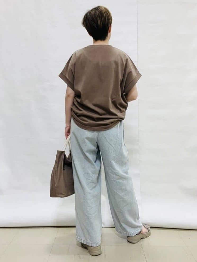 なっちゃんさんの「SHOO･LA･RUE｜【S-LL/汗ジミ軽減/ひんやり/UV】体型カバーに タック入りドルマントップス」を使ったコーディネート