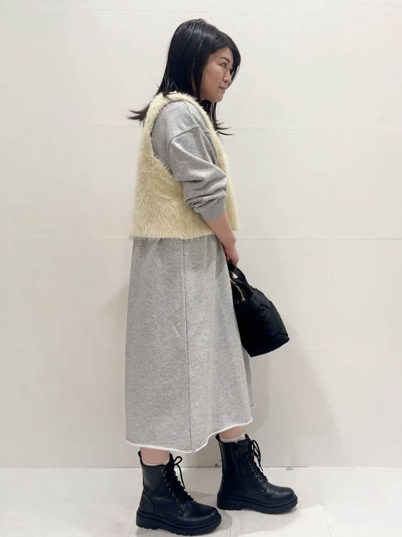 Minさんの「OPAQUE.CLIP｜ロゴプリント裏毛ワンピース【洗濯機OK】」を使ったコーディネート