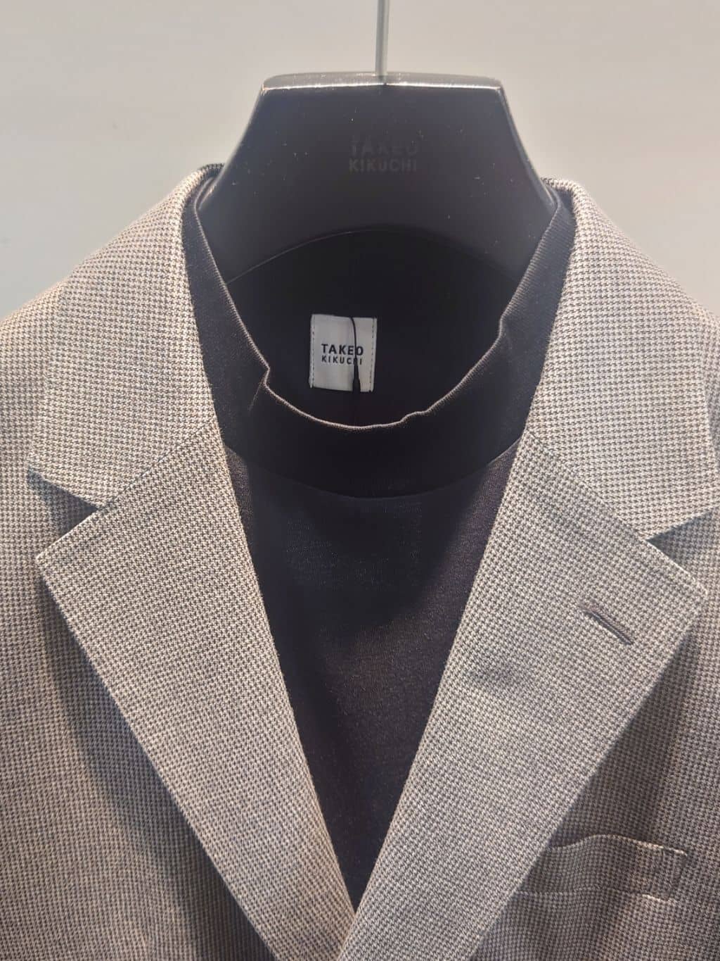 あまえびさんの「TAKEO KIKUCHI｜【COOL CITY WEAR】インドライ天竺モックネック プルオーバー /吸汗速乾」を使ったコーディネート