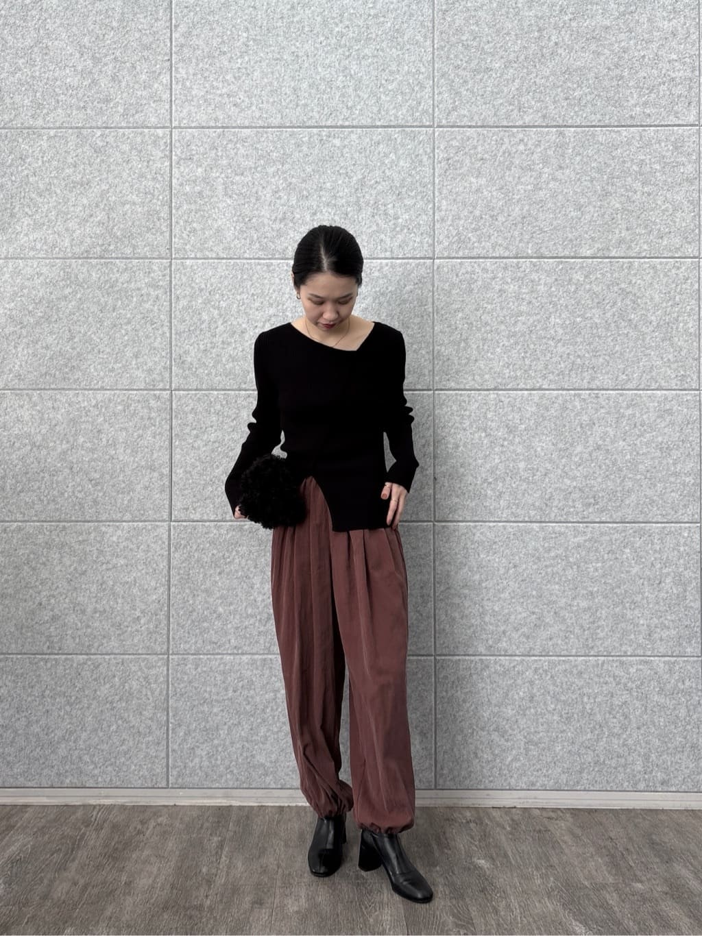 ひなさんの「INDIVI｜ウエストギャザーパンツ」を使ったコーディネート