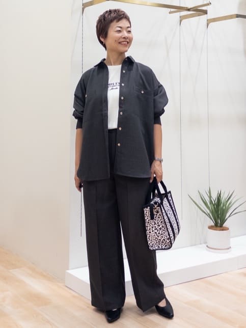 シュウコさんの「grove｜【カセット服/選べる着丈】洗濯機で洗えるオーバーシャツ」を使ったコーディネート