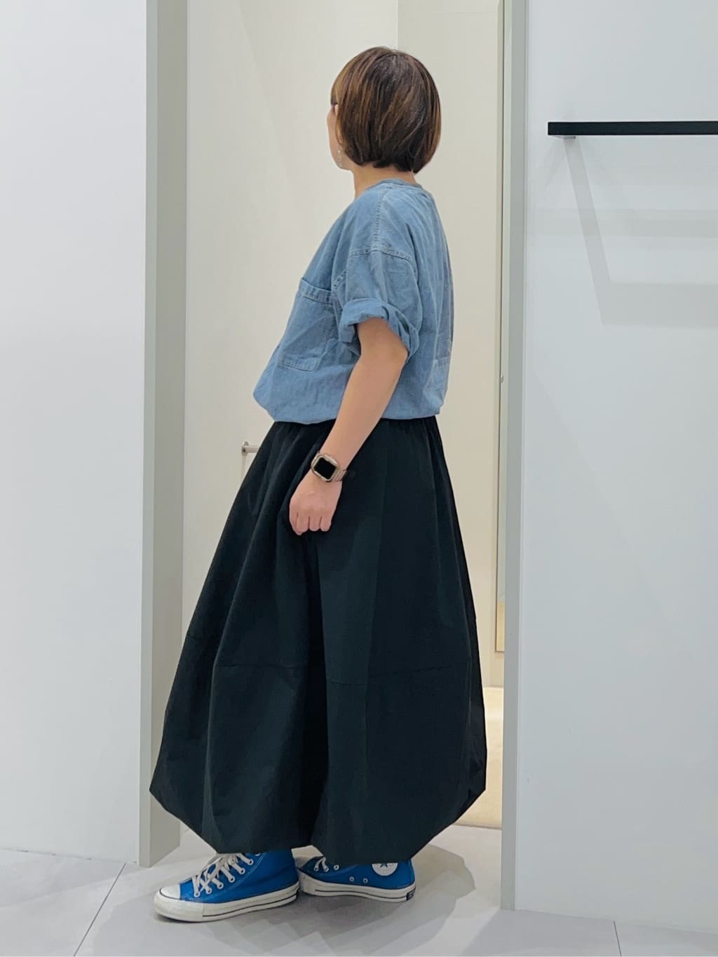 タナさんの「THE SHOP TK｜ライトデニム半袖Tシャツ【洗濯機OK】」を使ったコーディネート