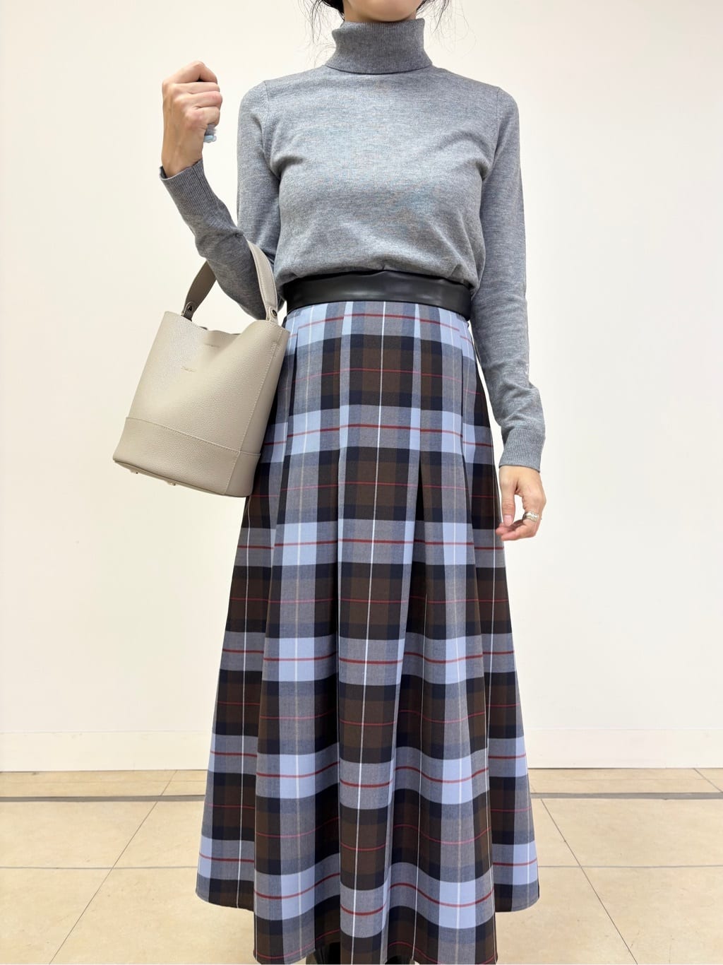 YOKOTAさんの「DRESSTERIOR｜◆チェックタックソフトプリーツスカート」を使ったコーディネート